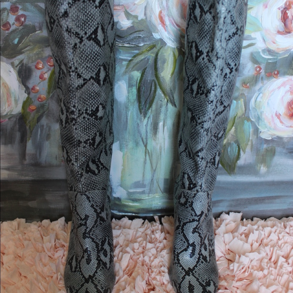 Steve Madden Blue Snake Boots - Picture 3 of 6